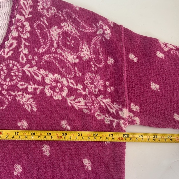 Sundance magenta purple V-neck long sleeve sweater w cream floral paisley detail - Picture 13 of 16